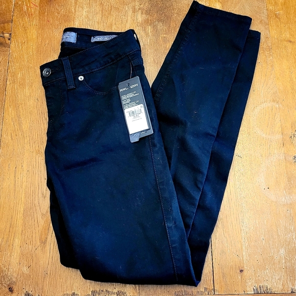 NEW Guess jeans - Picture 4 of 9